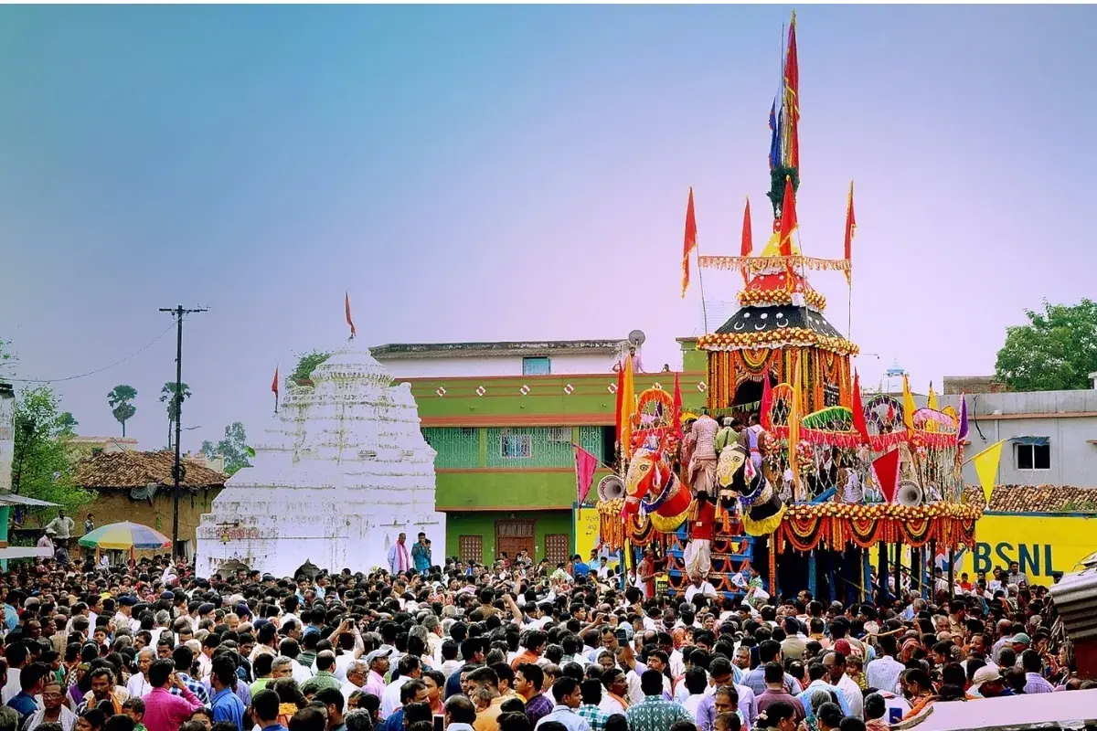 An artistic depiction of the newly carved deities